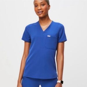 FIGS Catarina Blue Nursing Student Doctor Scrub Short Sleeve One Pocket Shirt